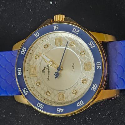 Sale Photo Thumbnail #597: Gold stainless steel case, silver sunray dial, embossed fish scale pattern,
numeral Swarovski stone hour markers, blue silicone strap.