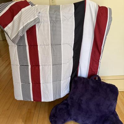 Twin comforter w/2 shams
