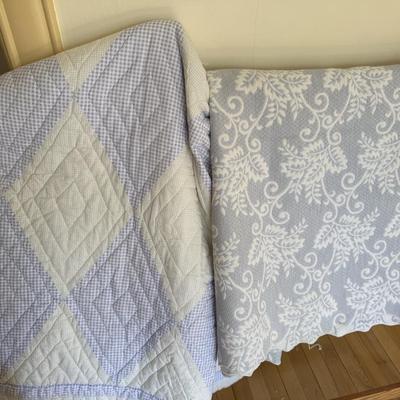 Twin size quilted blanket and bed cover