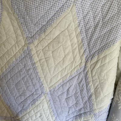 Twin size quilted blanket and bed cover