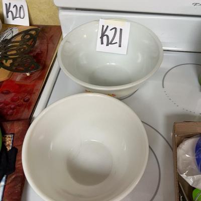 Sale Photo Thumbnail #1150: Two mixing bowls, one slightly larger