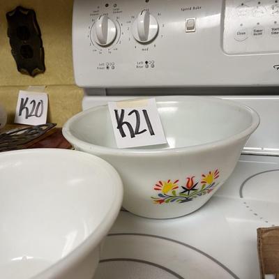Sale Photo Thumbnail #1152: Two mixing bowls, one slightly larger