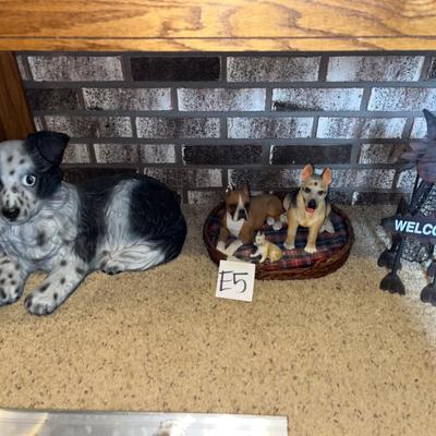 Sale Photo Thumbnail #1185: Large animal figures