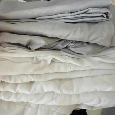 Full size mattress pad, sheets