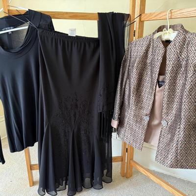Dressier clothes, size 10