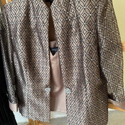 Dressier clothes, size 10