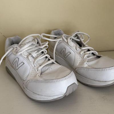 NB, New Balance Walking Shoes size 9.5