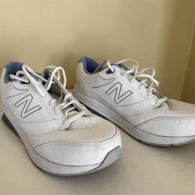 NB, NewBalance Walking Shoes size 9.5