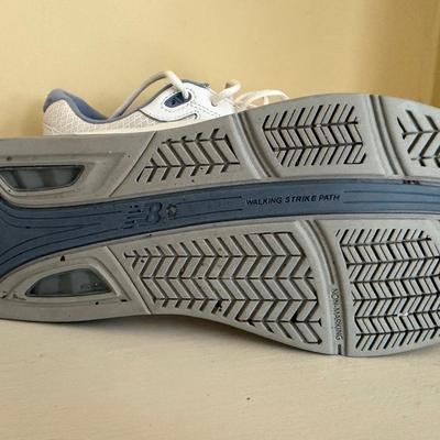 NB, NewBalance Walking Shoes size 9.5