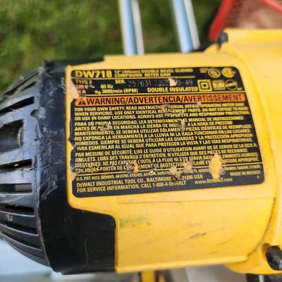DeWalt DW718 12" Compound Miter Saw w a Delta Saw Stand