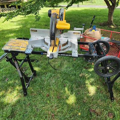 DeWalt DW718 12" Compound Miter Saw w a Delta Saw Stand