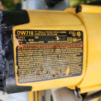 DeWalt DW718 12" Compound Miter Saw w a Delta Saw Stand