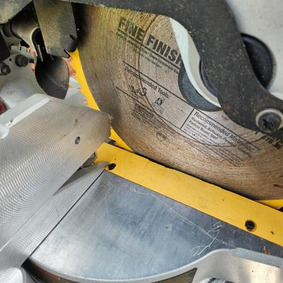 DeWalt DW718 12" Compound Miter Saw w a Delta Saw Stand
