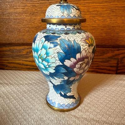 Jingfa vase, collector plates