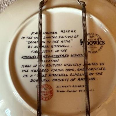 Jingfa vase, collector plates