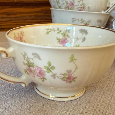 Set of 12 rose pattern cups w/platter