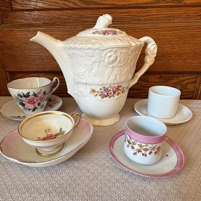 Vintage Tea Cups/Saucers and Tea Pot