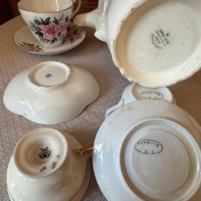 Vintage Tea Cups/Saucers and Tea Pot