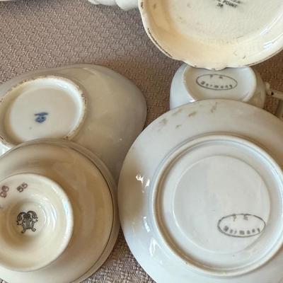 Vintage Tea Cups/Saucers and Tea Pot