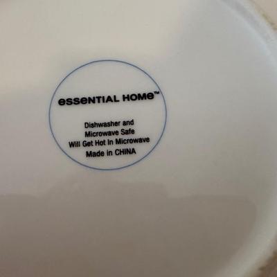 White serving dishes/cereal bowls/coffee mugs