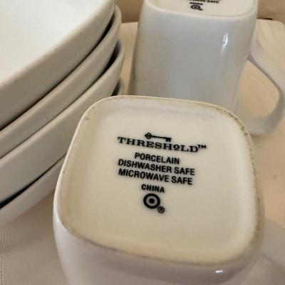 White serving dishes/cereal bowls/coffee mugs