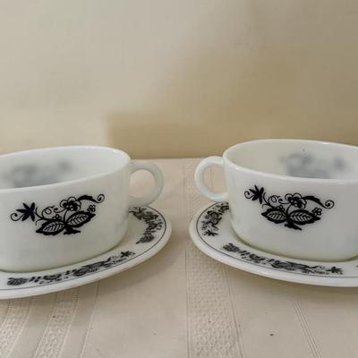 PYREX Gravy server/plate