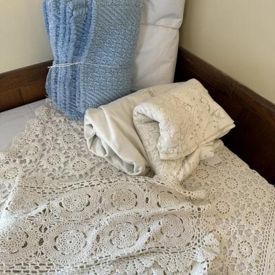 Placemats, table runners, crocheted table tops