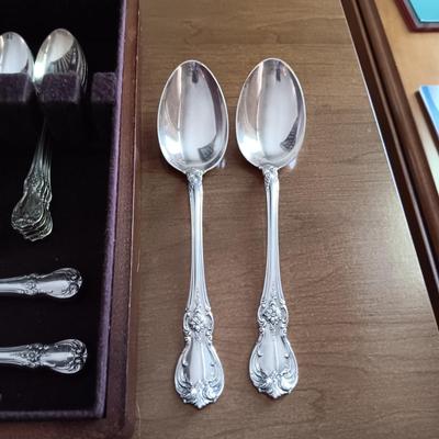 STERLING SILVER TOWLE FLATWARE "OLD MASTER" W/CASE