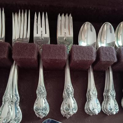 STERLING SILVER TOWLE FLATWARE "OLD MASTER" W/CASE