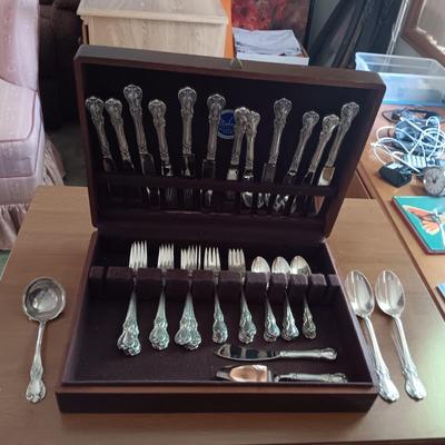 STERLING SILVER TOWLE FLATWARE "OLD MASTER" W/CASE