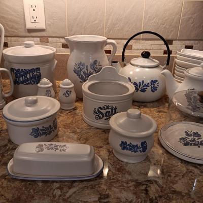 A GREAT COLLECTION OF PFALTZGRAFF SERVING PIECES
