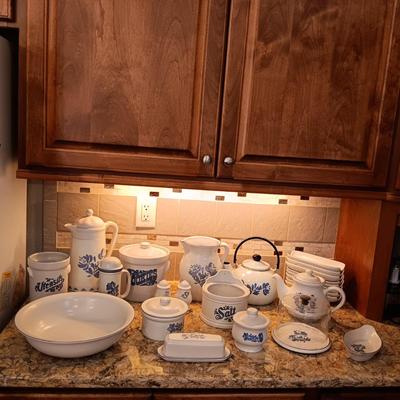 A GREAT COLLECTION OF PFALTZGRAFF SERVING PIECES