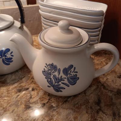 A GREAT COLLECTION OF PFALTZGRAFF SERVING PIECES