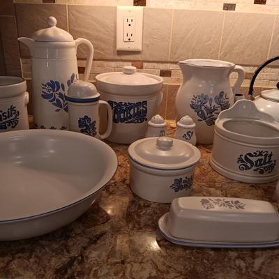 A GREAT COLLECTION OF PFALTZGRAFF SERVING PIECES