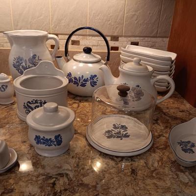 A GREAT COLLECTION OF PFALTZGRAFF SERVING PIECES
