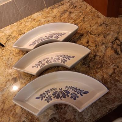 A HUGE COLLECTION OF PFALTZGRAFF DINNERWARE AND SERVING PIECES