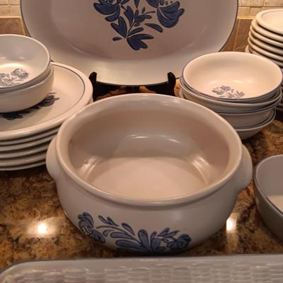 A HUGE COLLECTION OF PFALTZGRAFF DINNERWARE AND SERVING PIECES