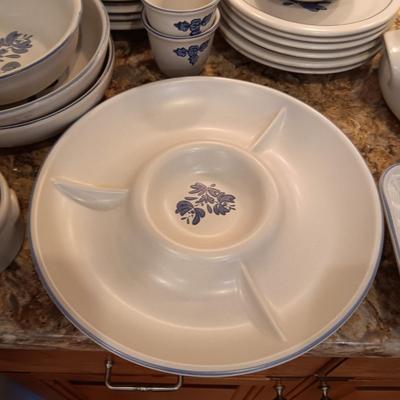 A HUGE COLLECTION OF PFALTZGRAFF DINNERWARE AND SERVING PIECES