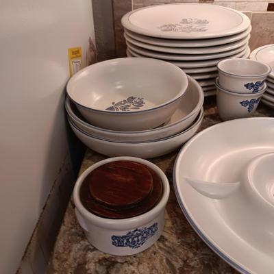 A HUGE COLLECTION OF PFALTZGRAFF DINNERWARE AND SERVING PIECES