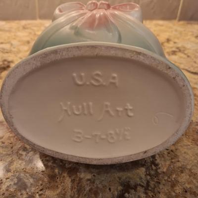 HULL ART VASE B-7-81/2
