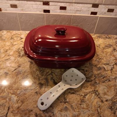 PAMPERED CHEF 3.1 QT DUTCH OVEN AND A SPOON REST