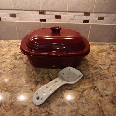 PAMPERED CHEF 3.1 QT DUTCH OVEN AND A SPOON REST