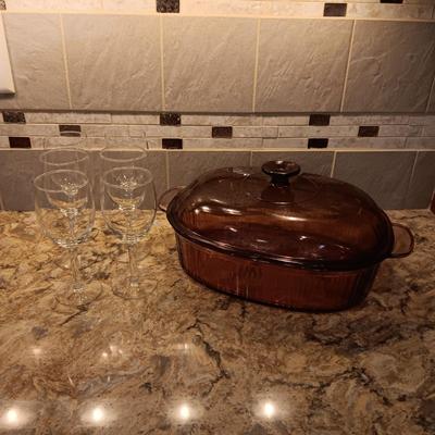 VISION CORNING DUTCH OVEN AND 6 STEMMED GLASSES