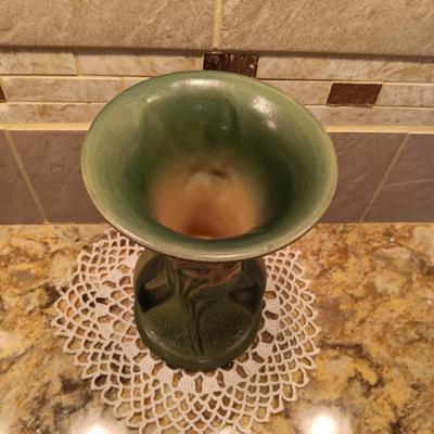 ROSEVILLE POTTERY ZEPHYR LILY VASE 132-7