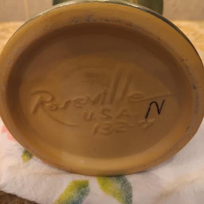 ROSEVILLE POTTERY ZEPHYR LILY VASE 132-7
