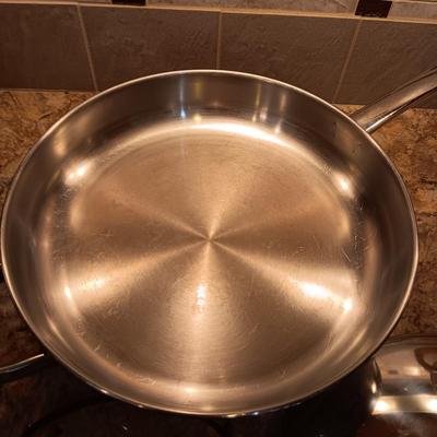 FARBERWARE ELECTRIC FRYING PAN AND AN ENAMELED STOCK POT