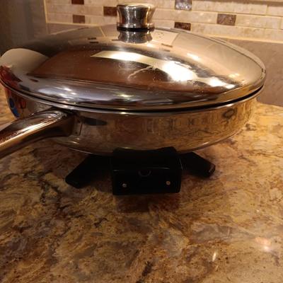 FARBERWARE ELECTRIC FRYING PAN AND AN ENAMELED STOCK POT