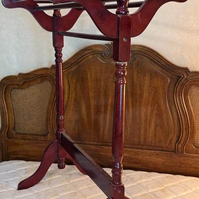 Wood quilt rack