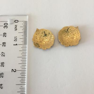 Beautiful vintage Cloisonné stud earrings