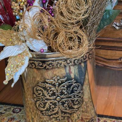 Holiday pictures and decor